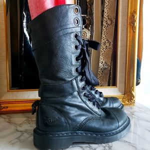 Dr. Martens Triumph 1914 tall boots